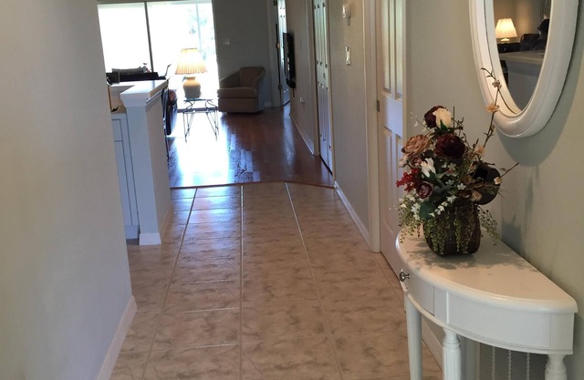 Precioso apartamento con garaje en Tara Preserve. Golf, Wifi, TV por cable HDTV.