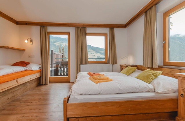Precioso apartamento para 20 personas con WIFI, TV, terraza, mascotas permitida y aparcamiento