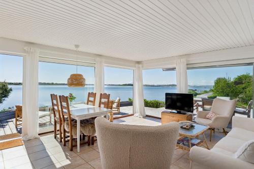 Lovely Beach House With Panoramic View