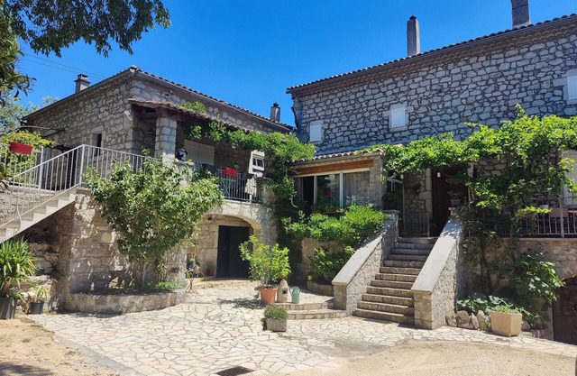 Lovely big house in Stone - closed by the rivers