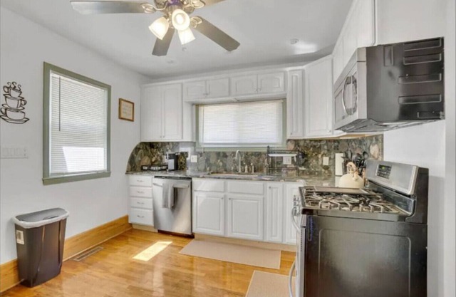 Lovely Bright Lansing Home 3BR/2BA
