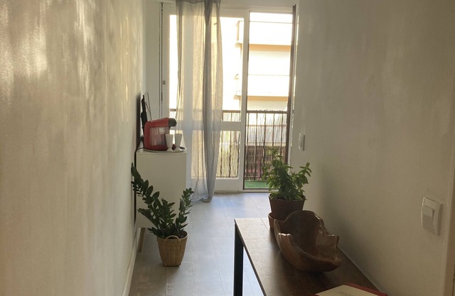 Lovely, bright studio with parking and balcony in a secure residence