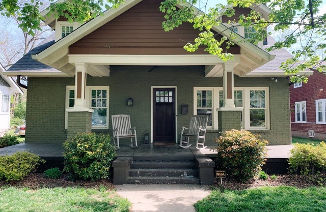 Lovely Bungalow in Walkable 12 South Nashville