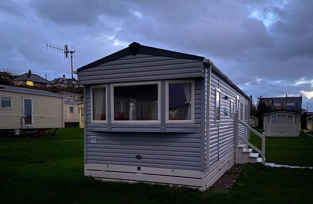 Lovely caravan in Wales, sleeps 8 ref 88021B
