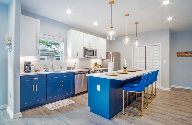 Lovely Charming 4BR 2 5BA Near Downtown s Prime