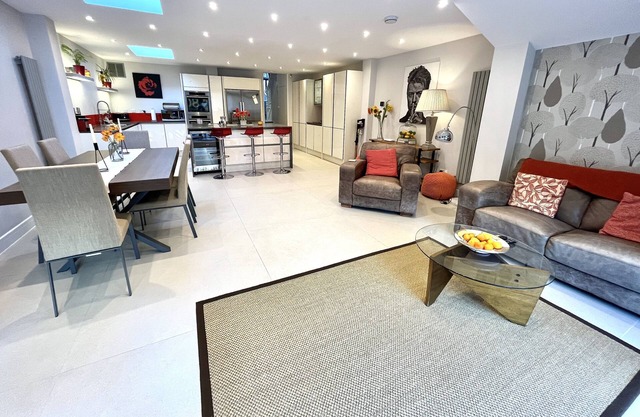 Lovely Chiswick Victorian Home - Available for Long or Short let