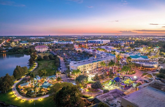 Lovely condo in the heart of the DOWNTOWN Lakewood Ranch