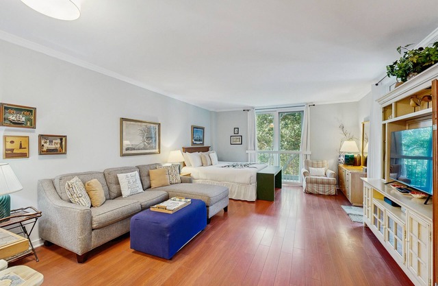 Condominio encantador cerca del océano con canchas de tenis compartidas y cerca del golf.