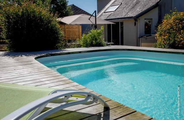 Lovely contemporary house with pool 300 m from the sea