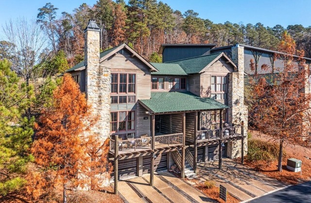 Lovely, convienant 4-bedroom townhome with WiFi on Smith Lake