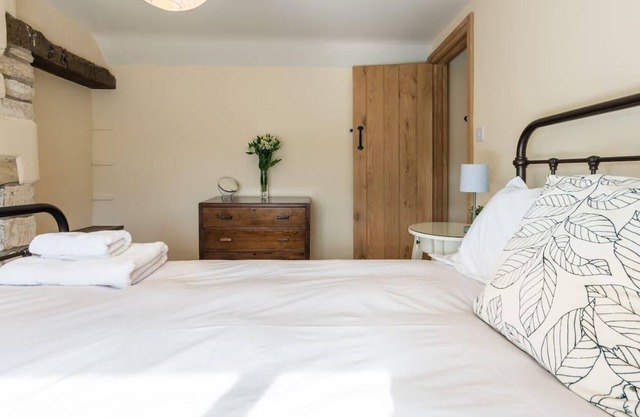 Lovely Cosy Stone Cottage in Tetbury, Cotswolds
