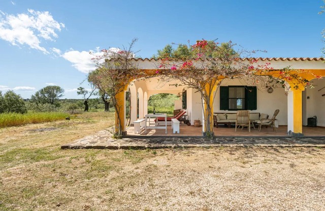 Preciosa casa de campo con amplio jardín privado cerca de Orosei