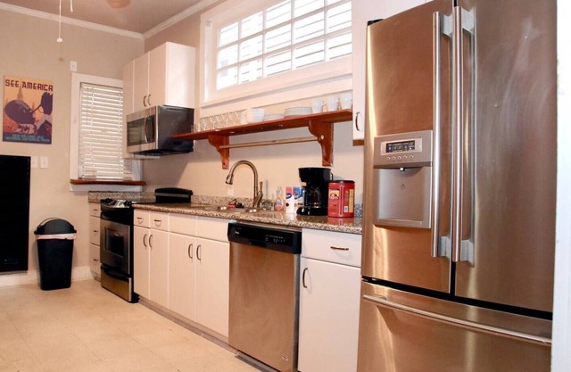 Lovely cottage 5 mins walk to historic St Charles Ave. & Magazine St
