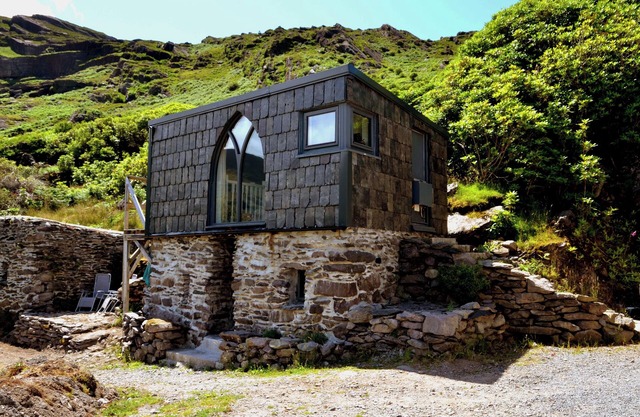 Lovely Cottage in the Cork & Kerry Mountains. Stunning Views A Hikers Paradise