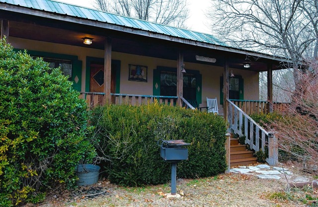 Lovely Cottage nestled in Northern Arkansas's scenic Ozark Mountains