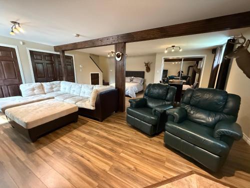 Lovely cottage with heated swimming pool