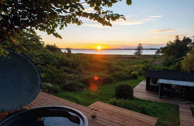 Lovely cottage with wilderness bath and view