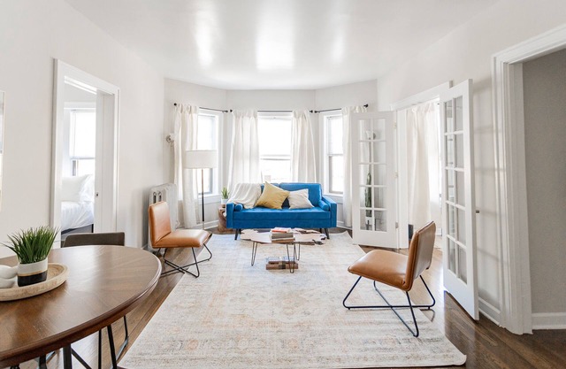 Lovely|Cozy|Homey|2 Bed|1 Bath|