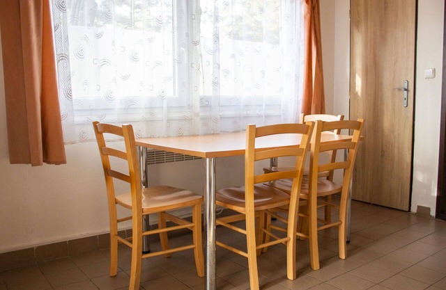 Bonito apartamento en villa para 12 personas con WIFI, TV, patio, mascotas permitida y aparcamiento