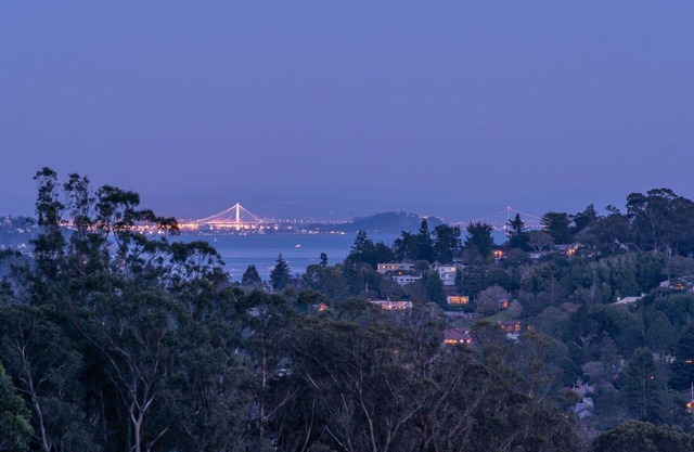 Precioso estudio independiente con vistas a la montaña, a poca distancia de la ciudad y rutas de senderismo.