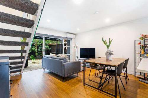 Lovely Ellerslie 2-bedroom unit