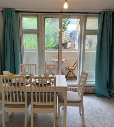 Lovely Entire Flat with Private Balcony in Euston-Central London
