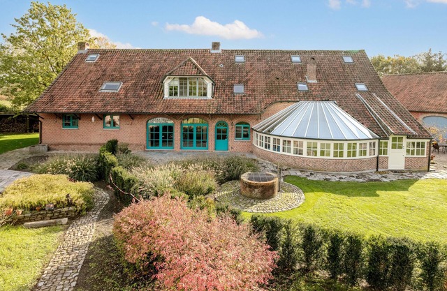 Lovely farmhouse for groups with large garden