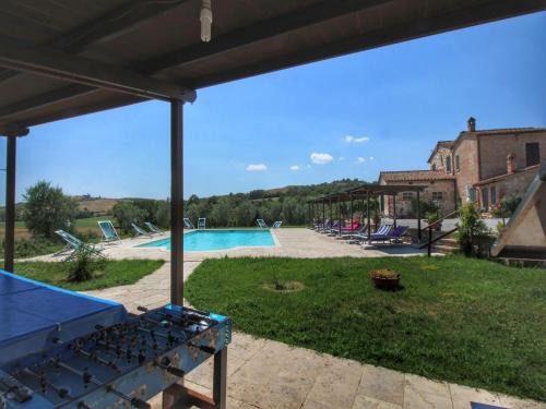 Lovely Farmhouse in Asciano with Swimming Pool