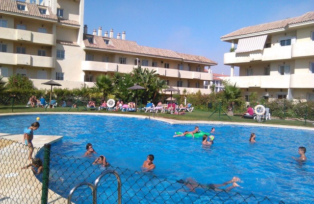 Piso 5P (2 dormitorios-2 cuartos de bano) con piscinas y playas cercas