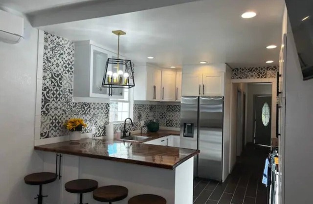 Lovely fully remodeled 2 bedroom stylish Condo