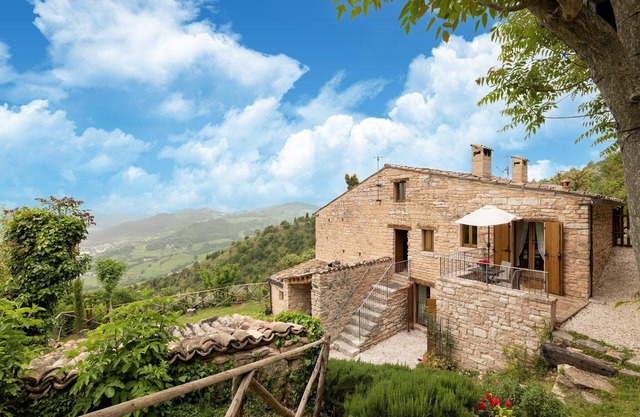 Preciosa casa con jardín junto al mar