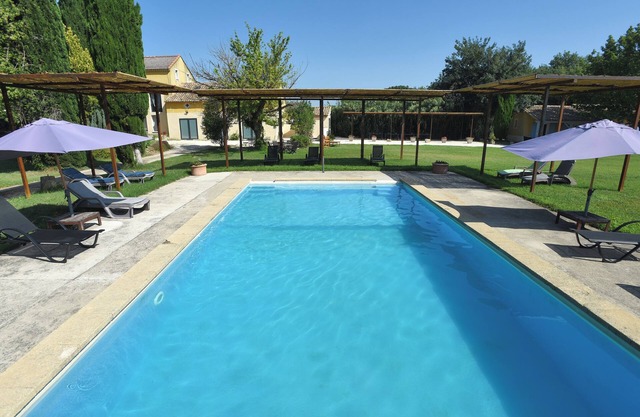 "Los cipreses": hermosa casa de campo en mas provenzal tradicional con piscina