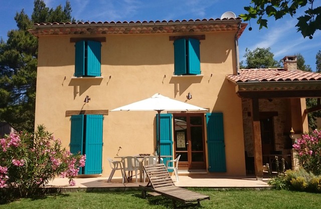 Encantadora casa con piscina climatizada en un entorno encantador en el Luberon