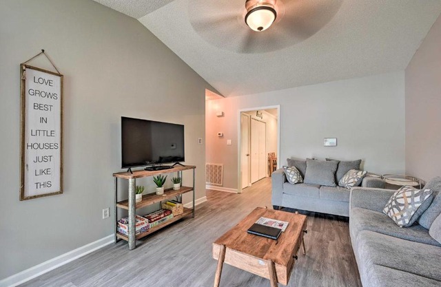 Lovely High Point Abode about 2 Mi to University!