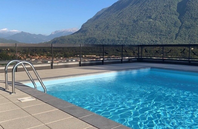 Lovely holiday flat with pool