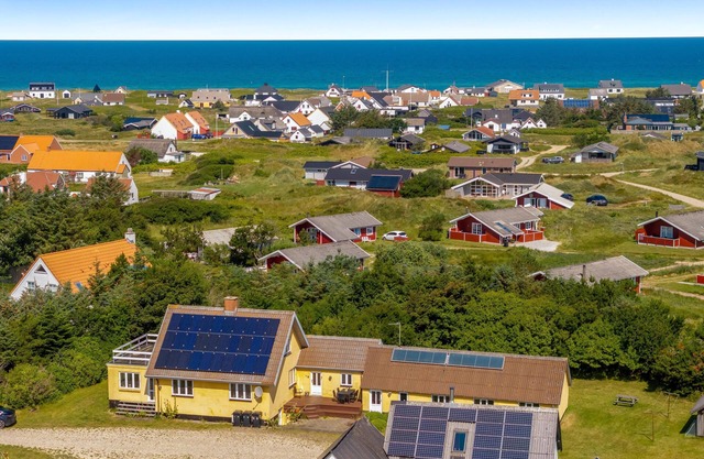 Lovely holiday home with 2 bathrooms, close to the North Sea.