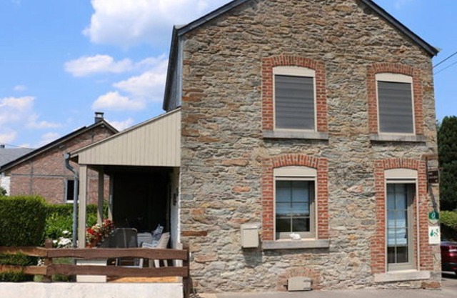 Elegante casa con bañera de hidromasaje en Daverdisse