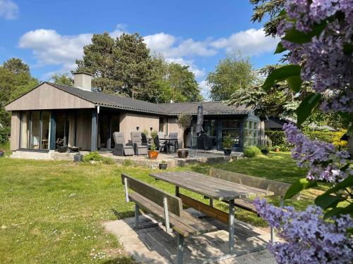Lovely Holiday Home Close To The Beach And Nature