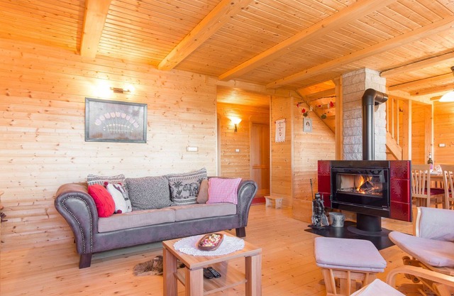 Espaciosa casa de vacaciones en Ravna Gora con terraza