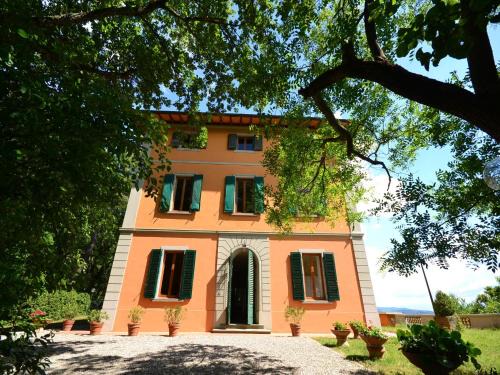Lovely holiday home in Montefiridolfi with hill view