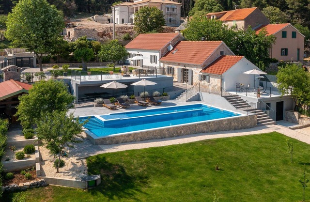 Preciosa casa en Dubrava, cerca de.