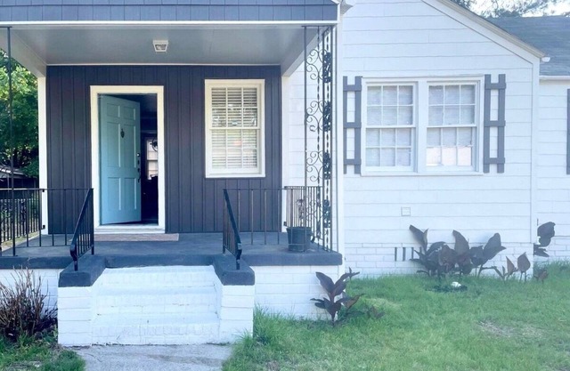 Lovely home away from home family friendly and 3 minutes from Macon amphitheater