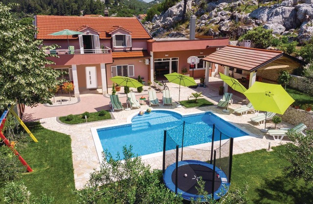 Impresionante casa en Bacina con cocina