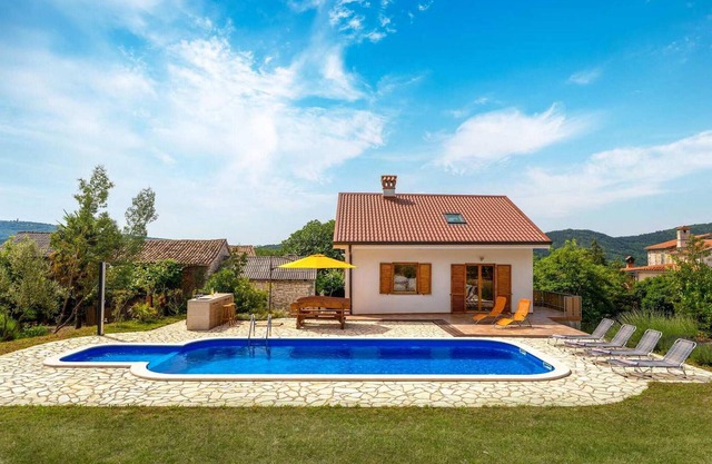 Preciosa casa en Buzet con sauna