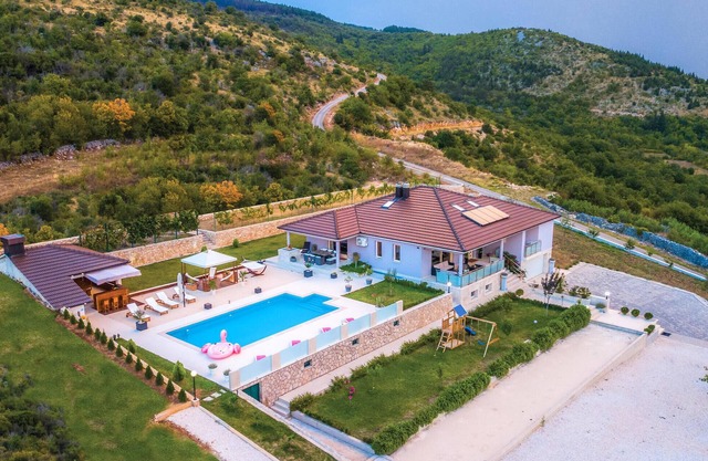 Preciosa casa en Glavina Donja con WiFi
