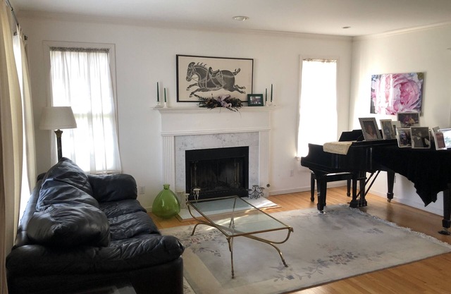 LOVELY home in GREAT location in Old Greenwich. Walk to town & beach!