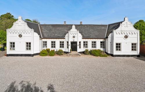 Lovely Home In Lunderskov With Wifi