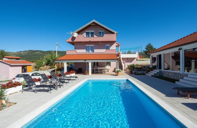 Preciosa casa en Neoric