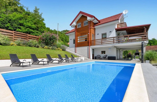 Preciosa casa en Pregrada con sauna