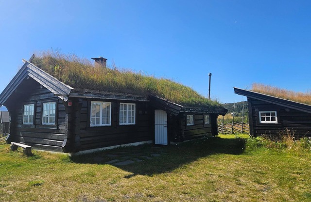 Lovely home in Røn with house a mountain view